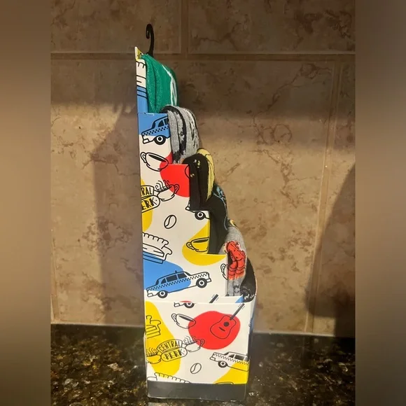 FRIENDS The TV Series 6 Pair of Casual Cree Men’s Socks NWT size 8-12 - Picture 4 of 5